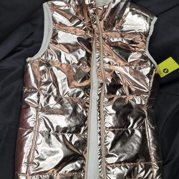 Vest - Picture 8 of 9